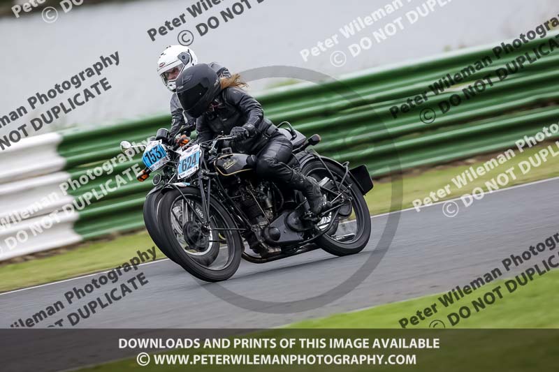 Vintage motorcycle club;eventdigitalimages;mallory park;mallory park trackday photographs;no limits trackdays;peter wileman photography;trackday digital images;trackday photos;vmcc festival 1000 bikes photographs